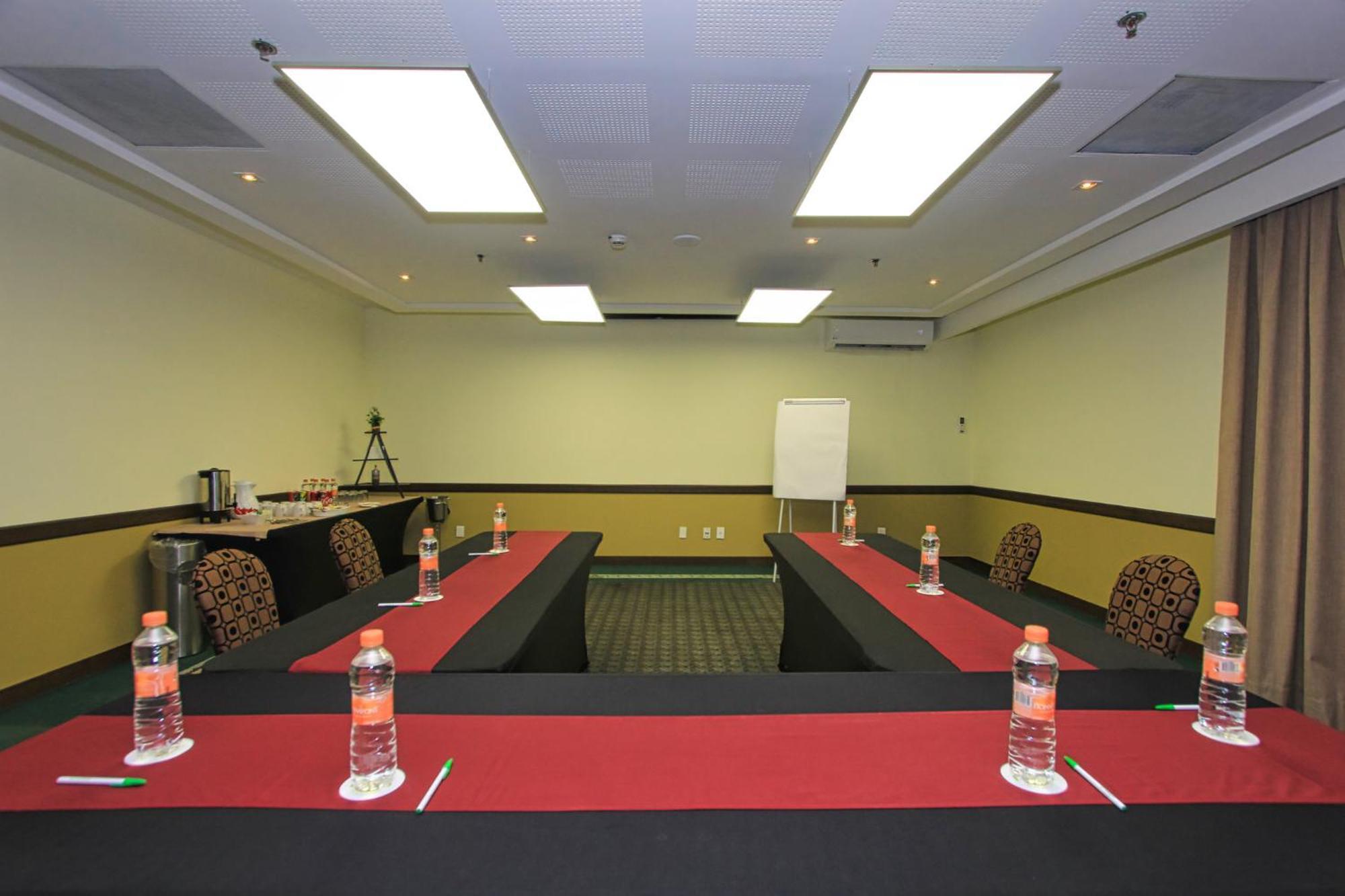 Holiday Inn Leon By Ihg Eksteriør billede