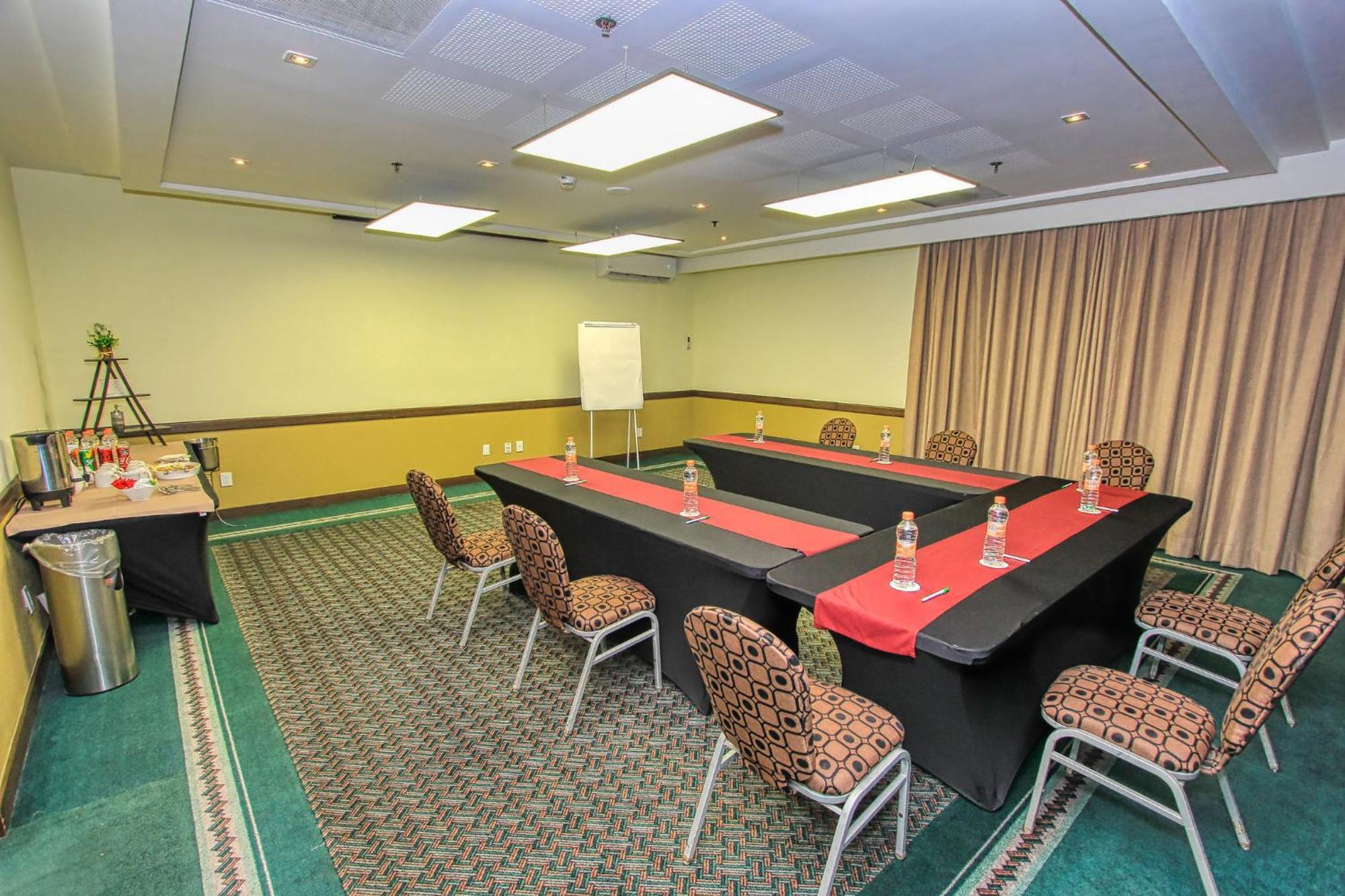 Holiday Inn Leon By Ihg Eksteriør billede